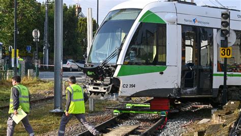 accident caen tram|Caen: une voiture percute un tramway, trois personnes en